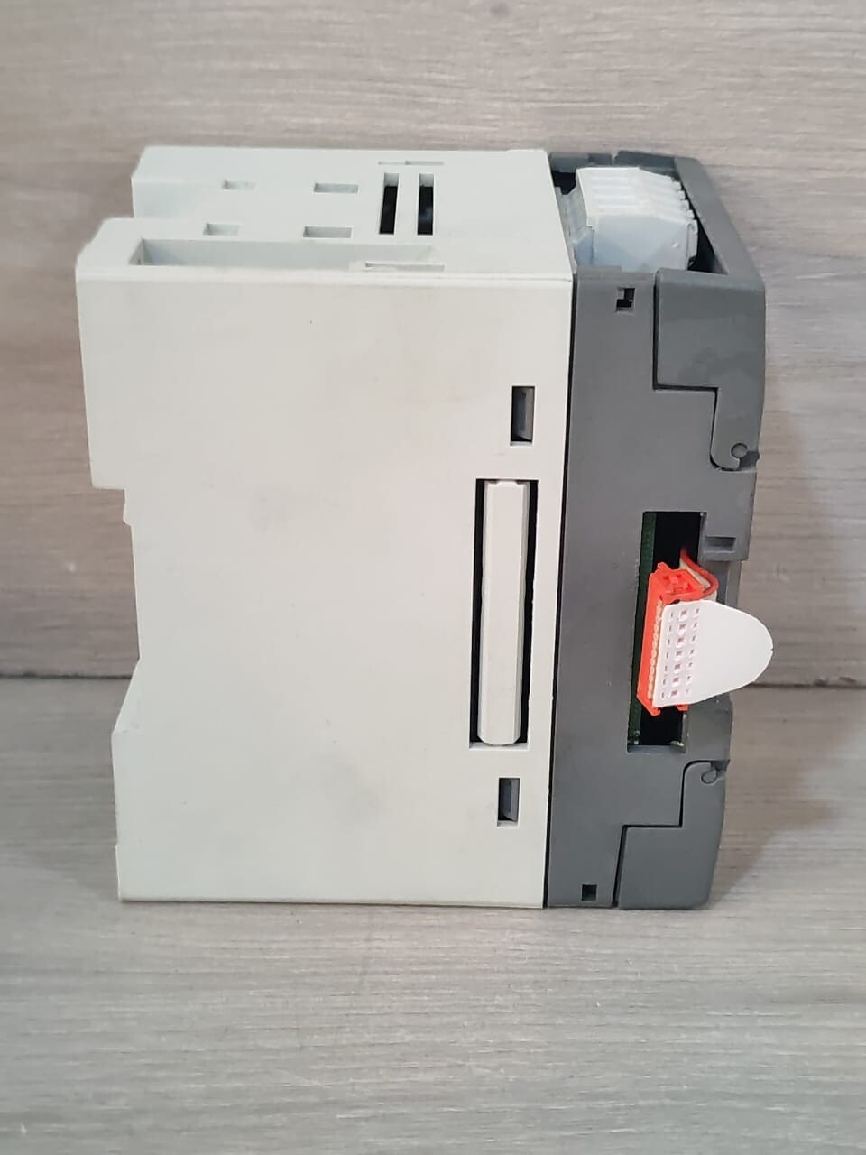 ABB XI16E1-E4.0 1SBP260100R1001 EXTENSION 16 24VDC INPUTS- NEW WITH FILTHY BOX