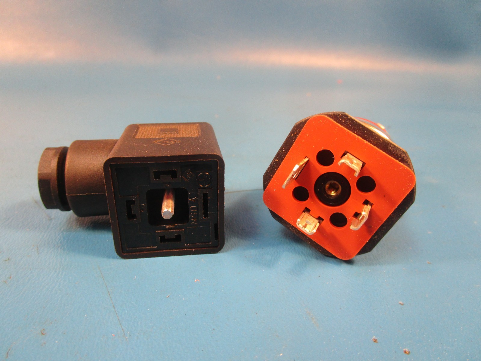 Danfoss AKS 32R, Pressure transmitter, -1 bar – 9 bar, -14.5 psi – 130.5 psi, 06