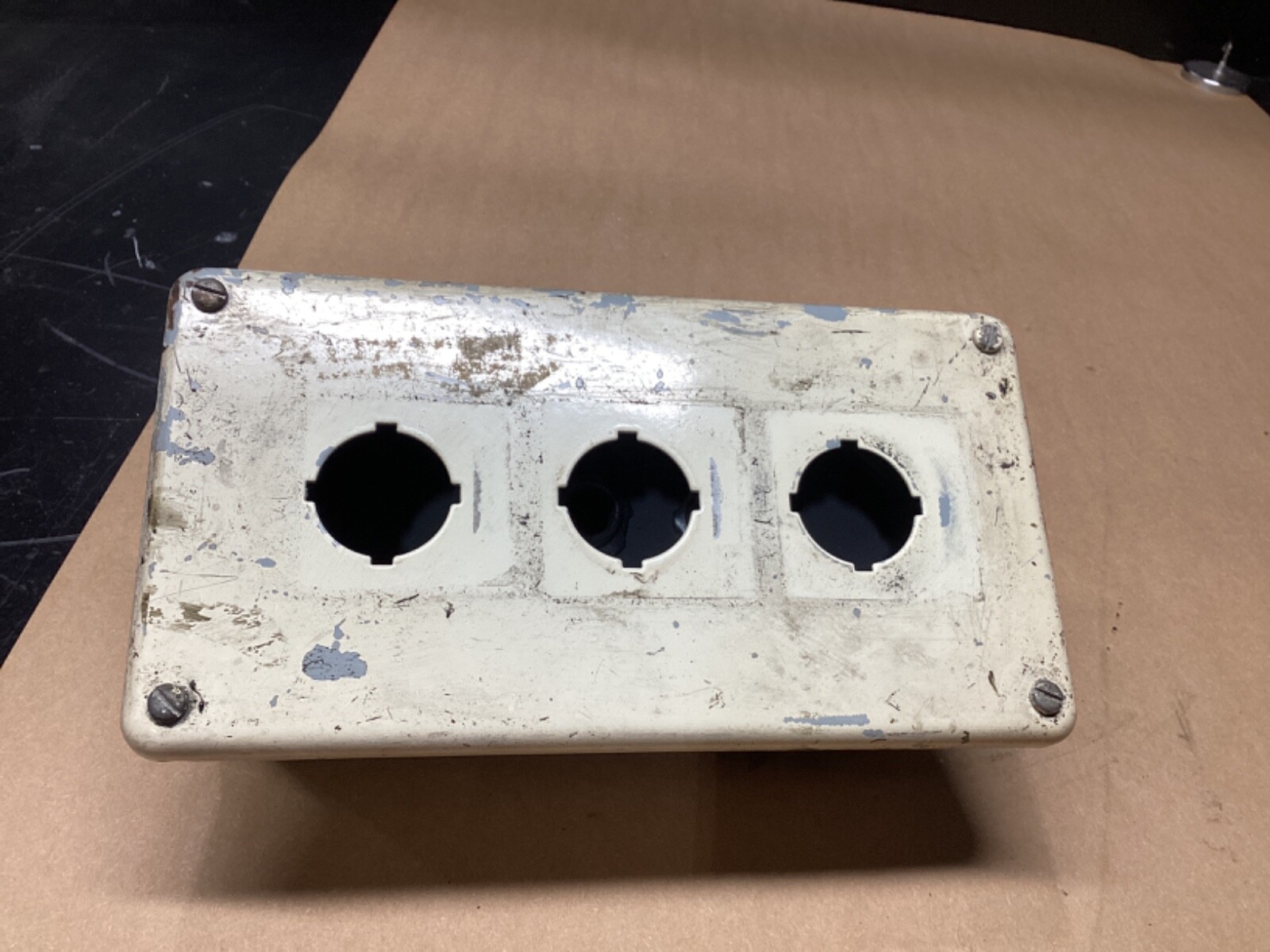 HOFFMAN 3 HOLE PUSHBUTTON ENCLOSURE ED3PB #100F52FML