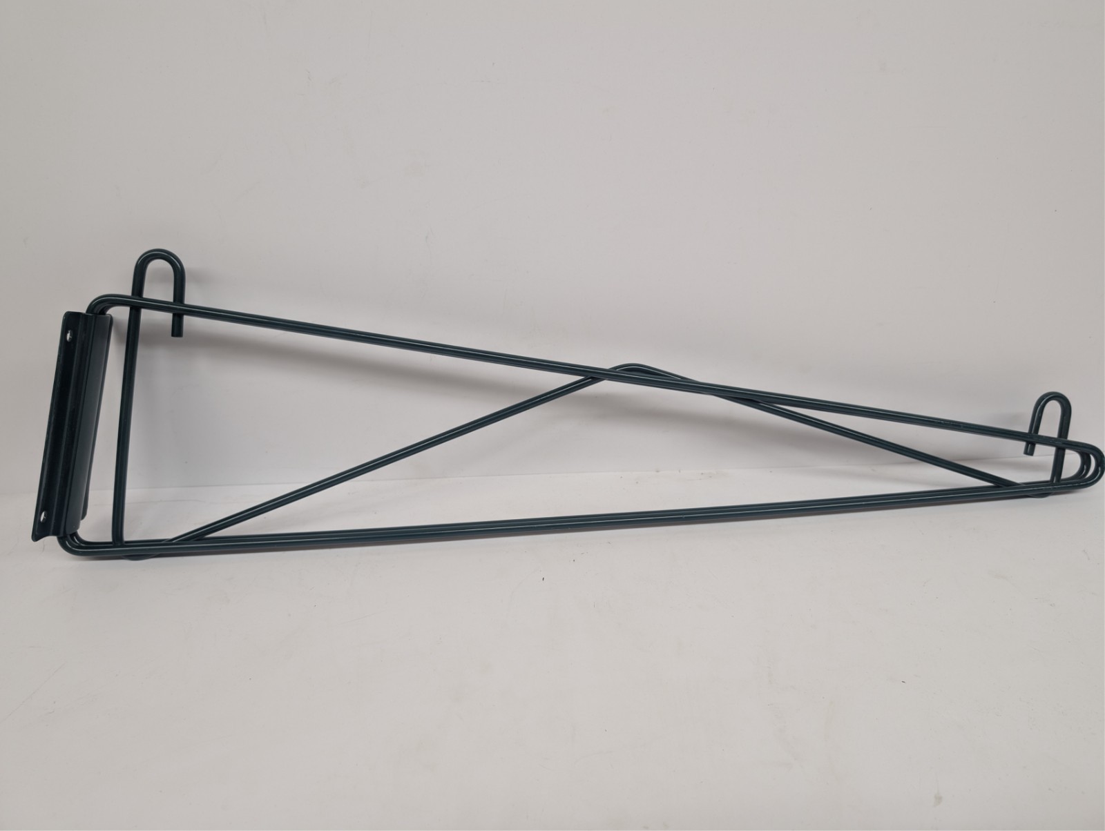 Quantum Wall Shelf Bracket, Green Epoxy, 25″ length, 2 1/2″ x 5″ mounting plate