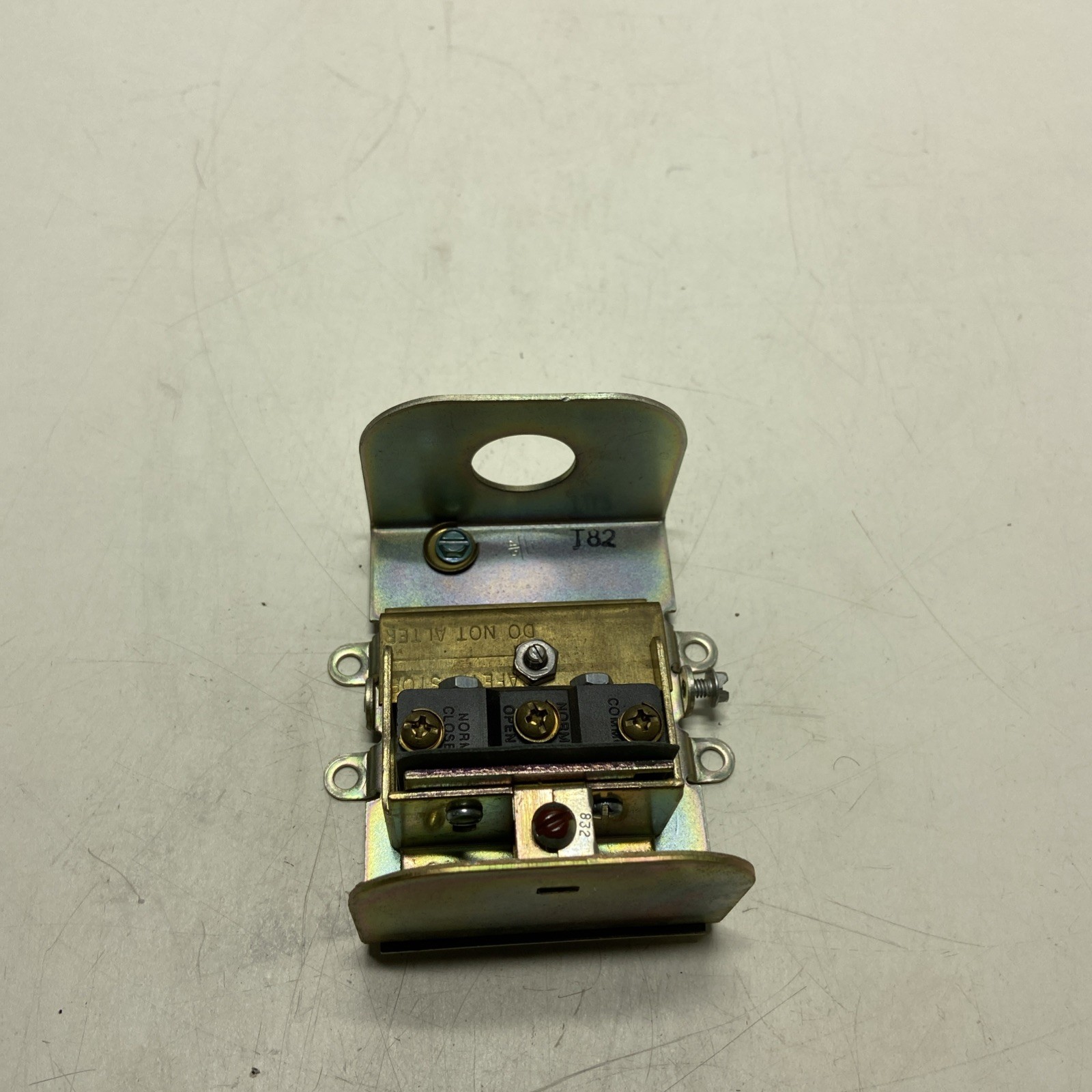 ITT MCDONNELL & MILLER FS6-3/4 FLOW SWITCH (JUST THE TOP)