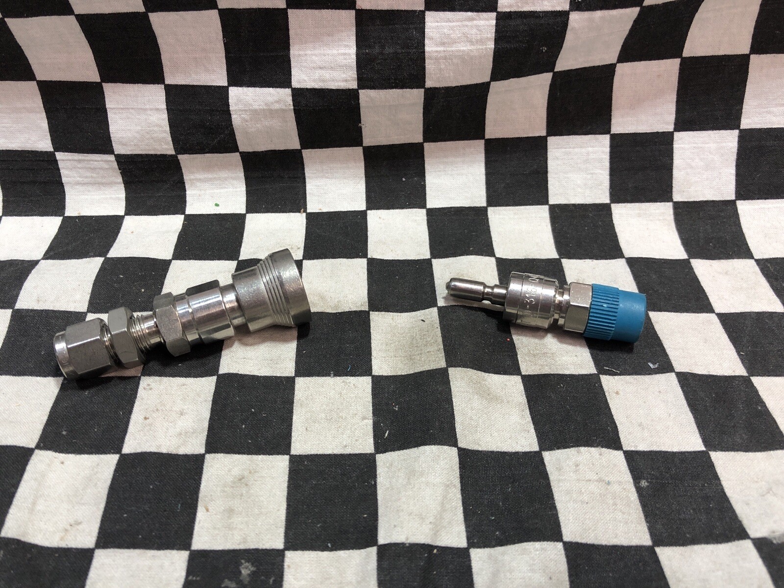 LOT OF 2 Swagelok Quick Connect 1/4″, SS-QC4-S-4PM & SS-QC4-B-400 #Q12