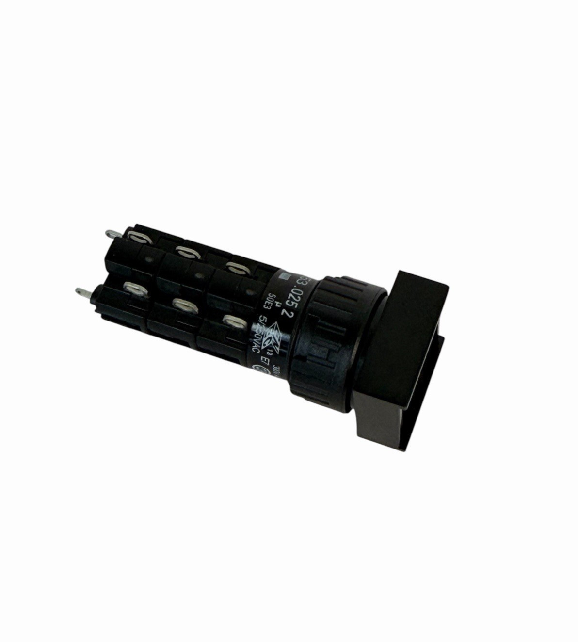 NEW EAO MOUSER ELECTRONICS 123-31-153.025 SWITCH 31-153.025 KYLK-REMOVE AC1NO1NC