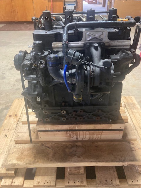 NEW BOBCAT DOOSAN HYUNDAI DM02 D24 DIESEL ENGINES FOR BOBCAT SKID STEERS