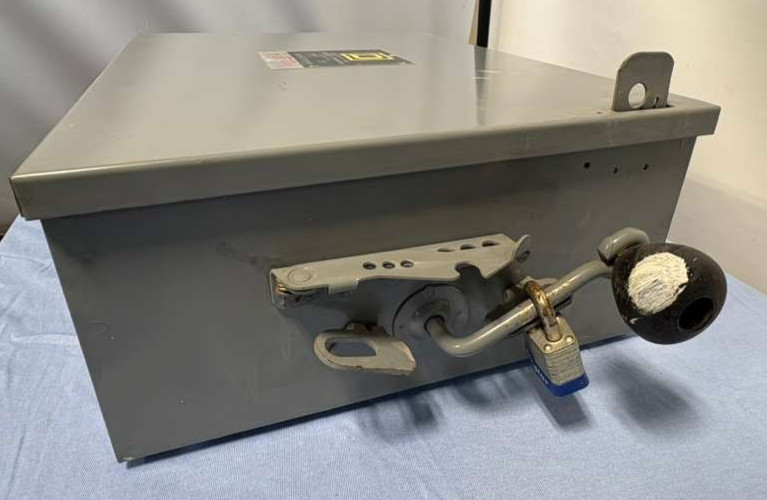 Square D Company Double Throw Not Fusible Safety Switch Indoor Enclosure 92452