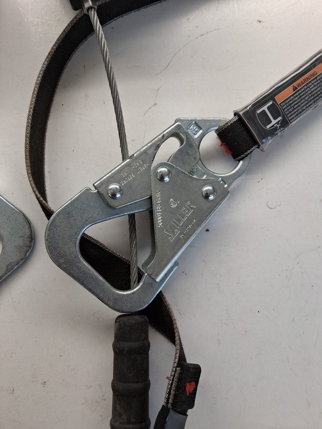 HONEYWELL MILLER MFLEC2-20/8FT Self-Retracting Lifeline,Gray