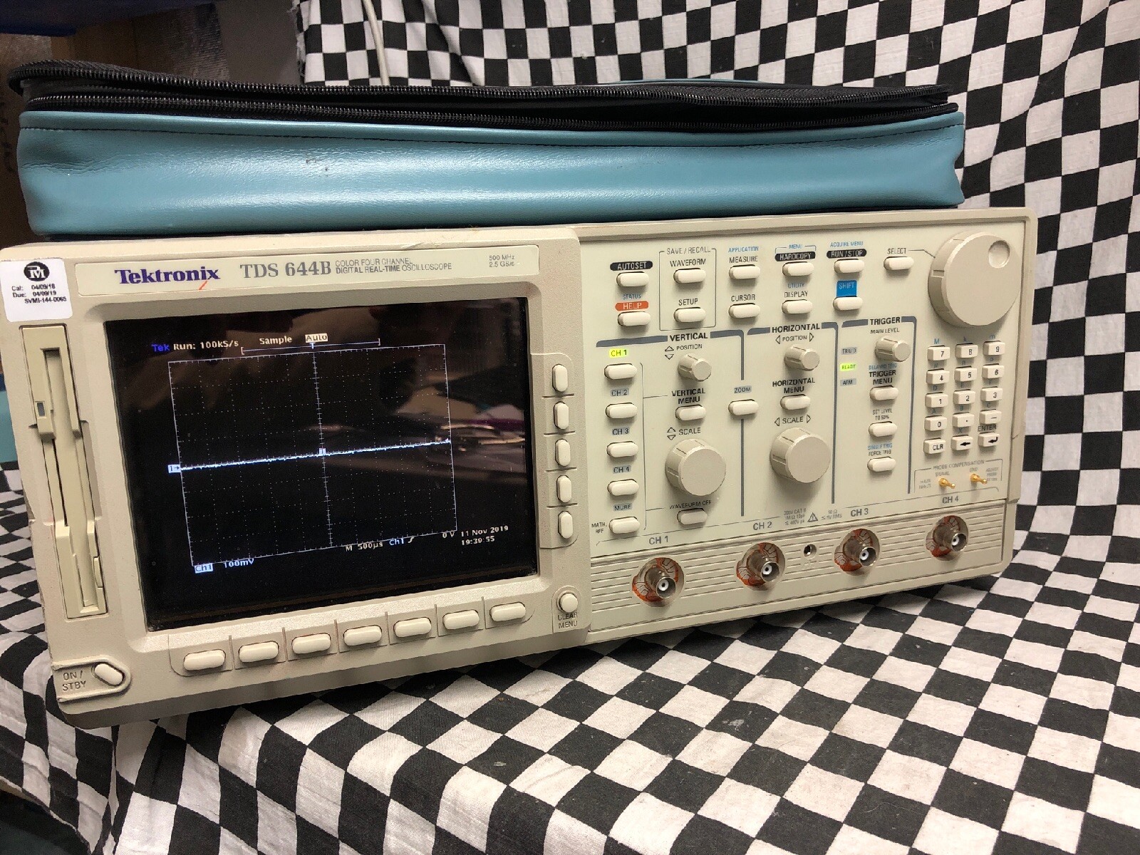 TEKTRONIX TDS644B Digital REAL-TIME Oscilloscope 500 MHz, 2.5 GS/s, COLOR 4 CHAN