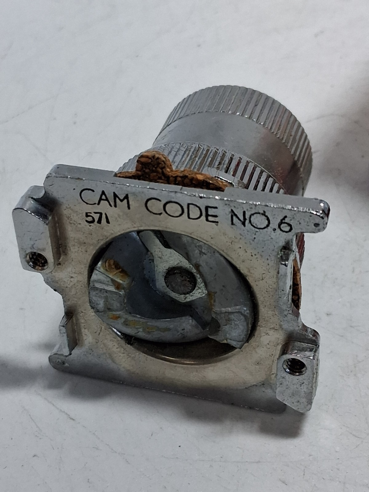 CUTLER HAMMER 10250T2426 PUSHBUTTON OPERATOR 2 POSITION VERT. RED BUTTON NIB