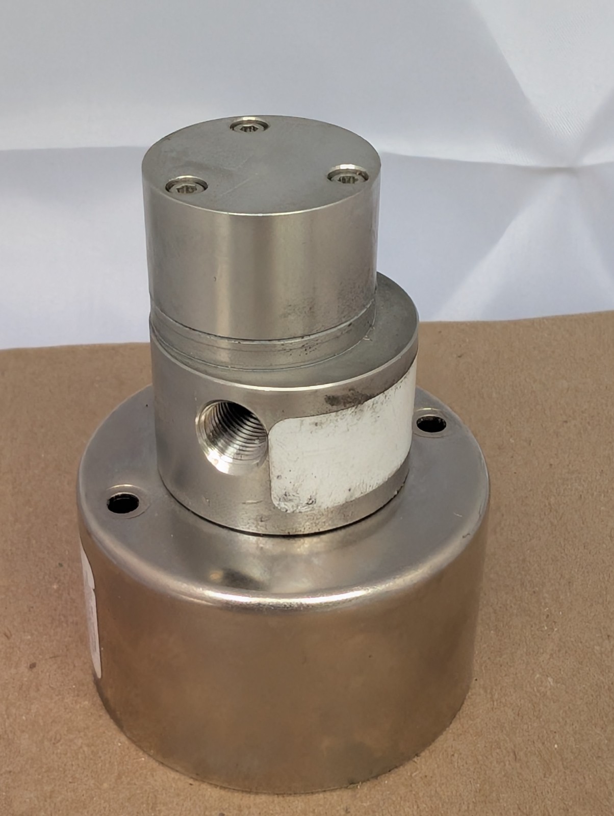 Micropump GJ series magnetic drive gear pump, #040, 1/8″ -27 NPT ports