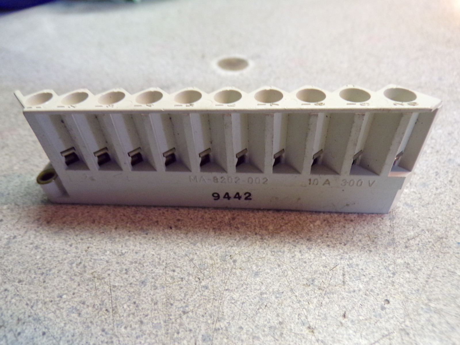 Terminal 2 MA-8202-002 10A 300V 9442 *FREE SHIPPING*