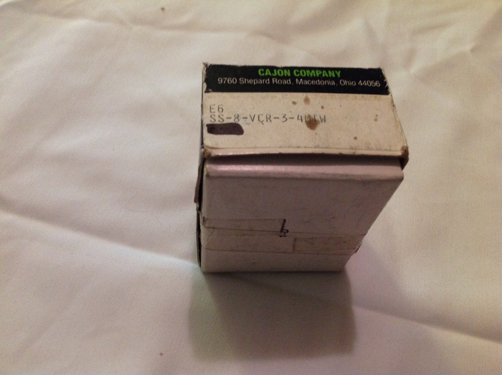 NEW SWAGELOK VCR FITTING SS-8-VCR-3-4MTW SS8VCR34MTW ( LOT OF 4 )