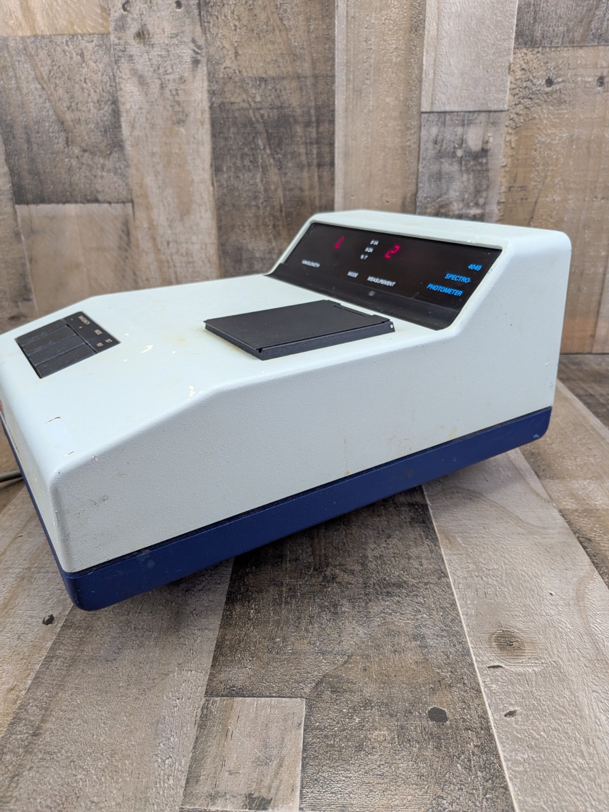 LKB Biochrom 4049 Novaspec Spectrophotometer Photometer
