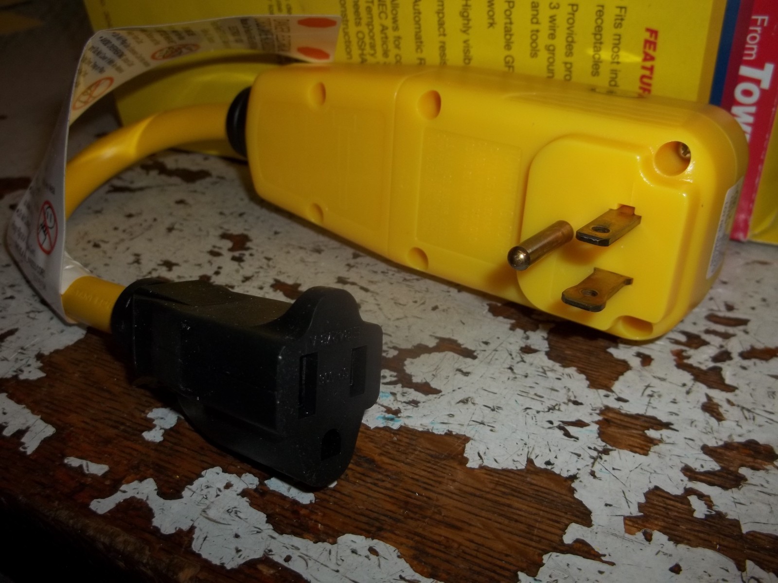 TOWER RIGHT ANGLE GFCI 9″ PIGTAIL 125VAC 15A 60HZ 30434007 PLUG CORD YELLOW(808)