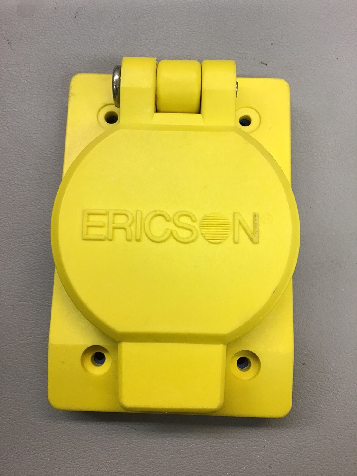 ERICSON 2715FS20 FLIP SEAL COVER W/ RECEPTACLE *NEW IN BOX* (B225)