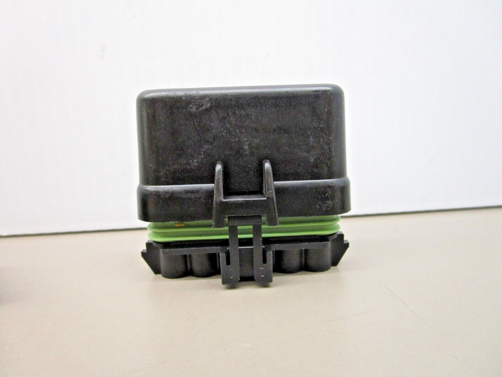 x2 Delphi Metri-Pack 280 Black 6 Way Sealed Female Connector with Cap 405051