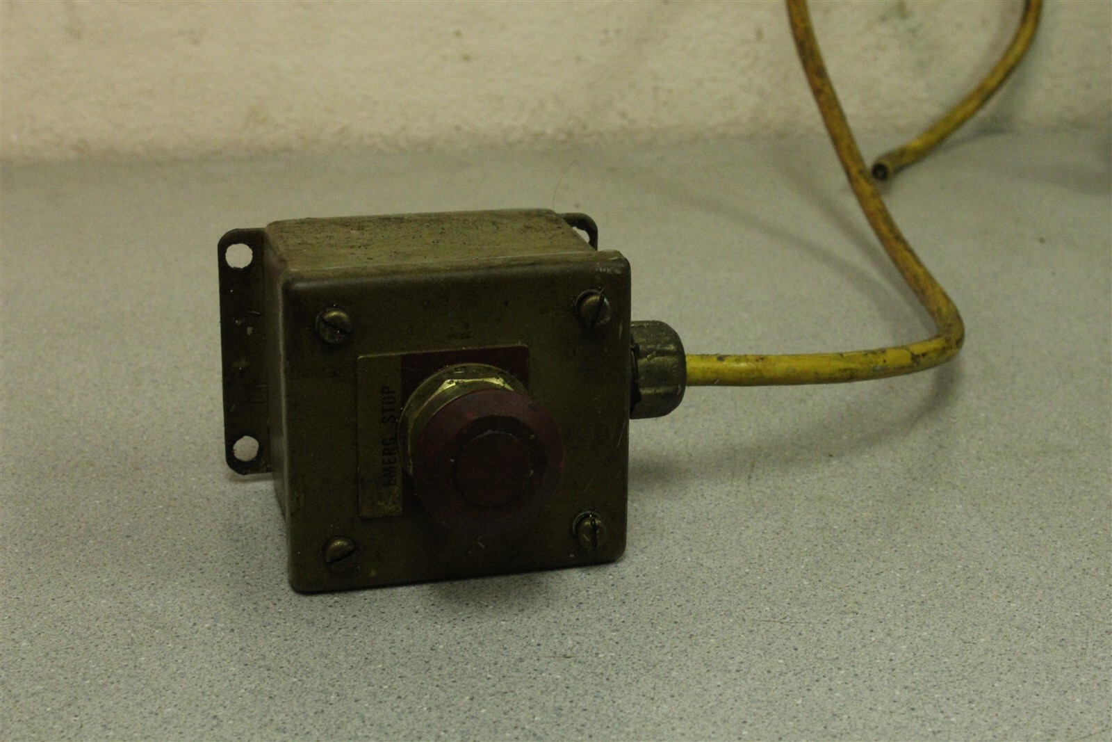 Hoffman E-1PB Emergency Stop Button Enclosure Type 12.13 *FREE SHIPPING*