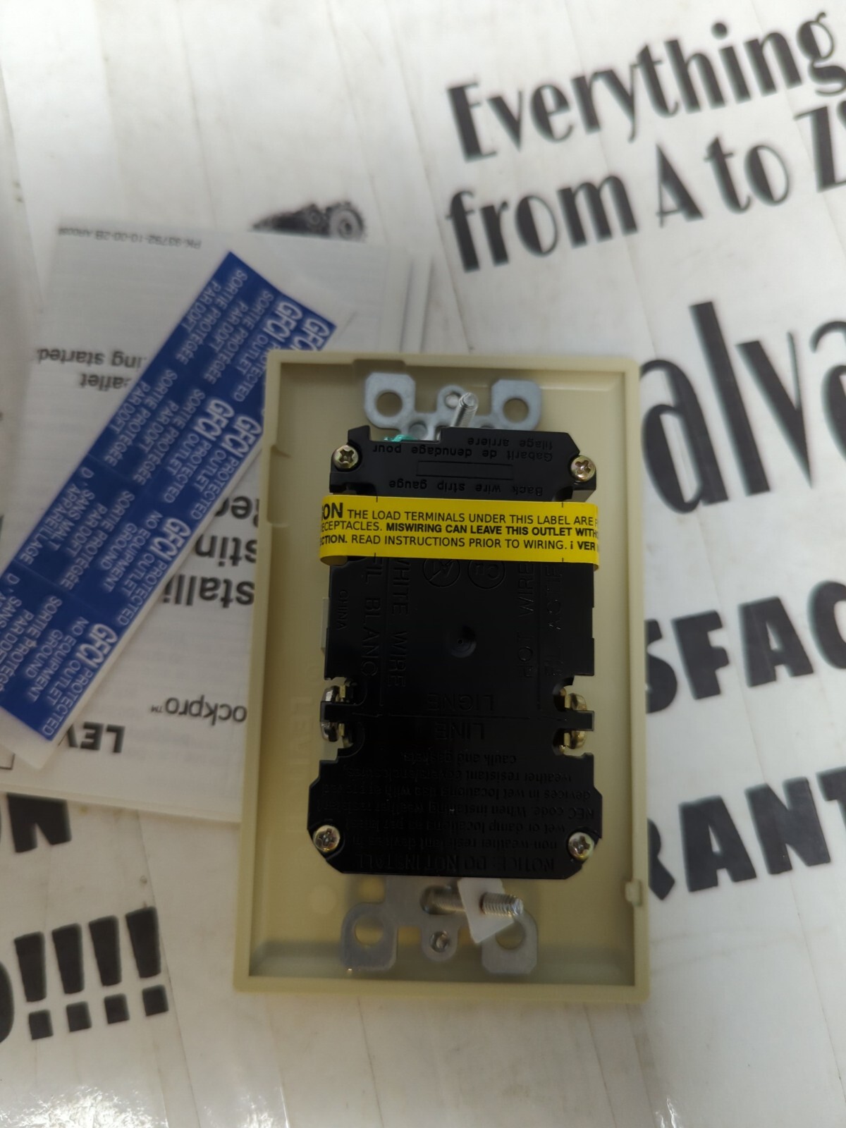 LEVITRON,GFNT2-I,SELF TEST GFC1 OUTLET W/ WALL PLATE NOS