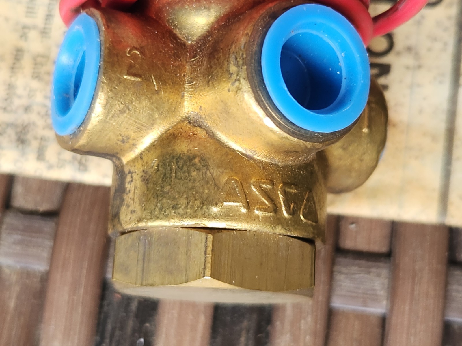 ASCO Red Hat Solenoid Valve 8320A89 110V 120V 50-60 Hz 1/4” New Old Stock