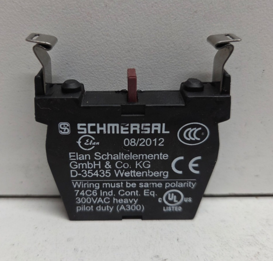 NEW NO BOX! SCHMERSAL 8A 250V CONTACT/TERMINAL BLOCK EF303S.2