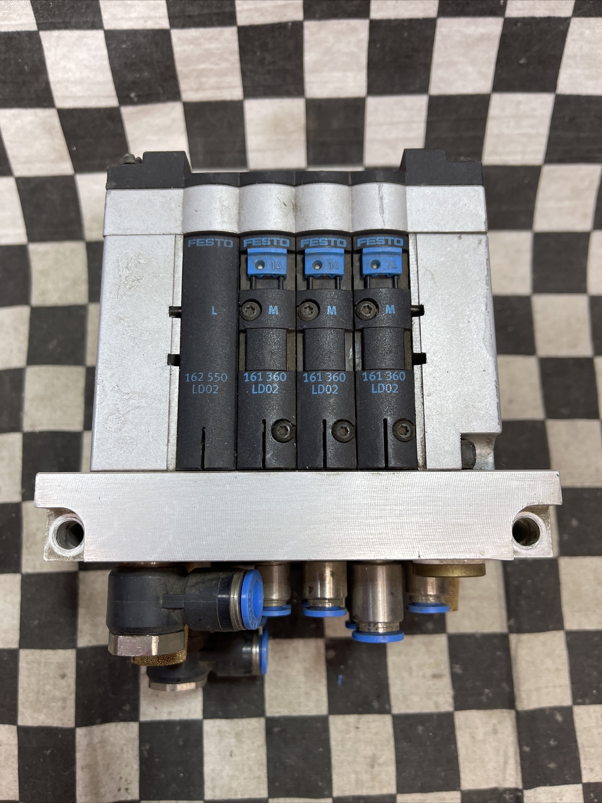 FESTO CPV14-GE-FB-4 CPV-14-VI CPV14-VI-P4-1/8-B 152425 152425 18260 161360