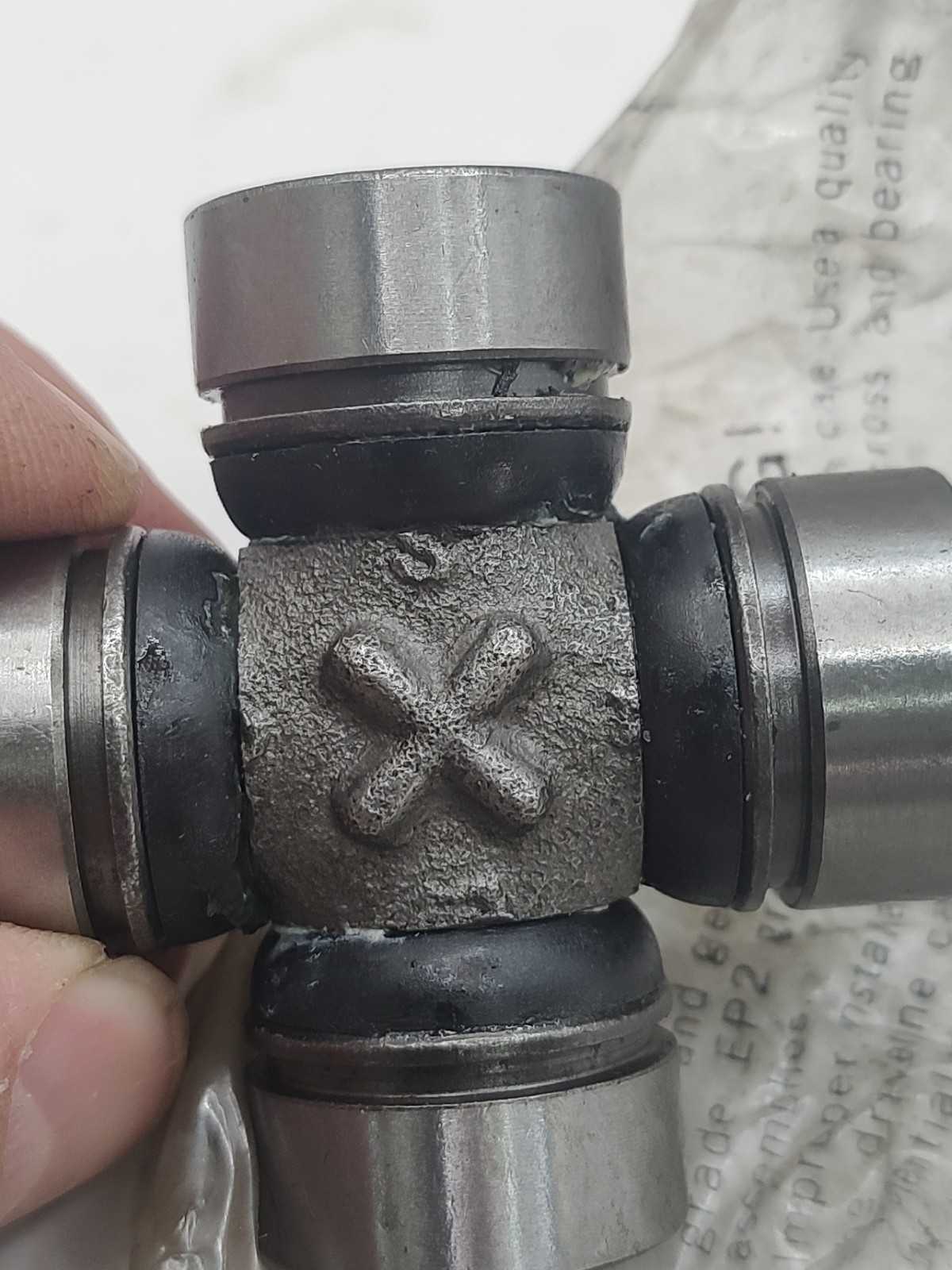 AG UNIVERSAL PTO SHAFT 6 SERIES 6R 2 5/16″-3 1/32″ CROSS & BEARING 200-0600 NOS
