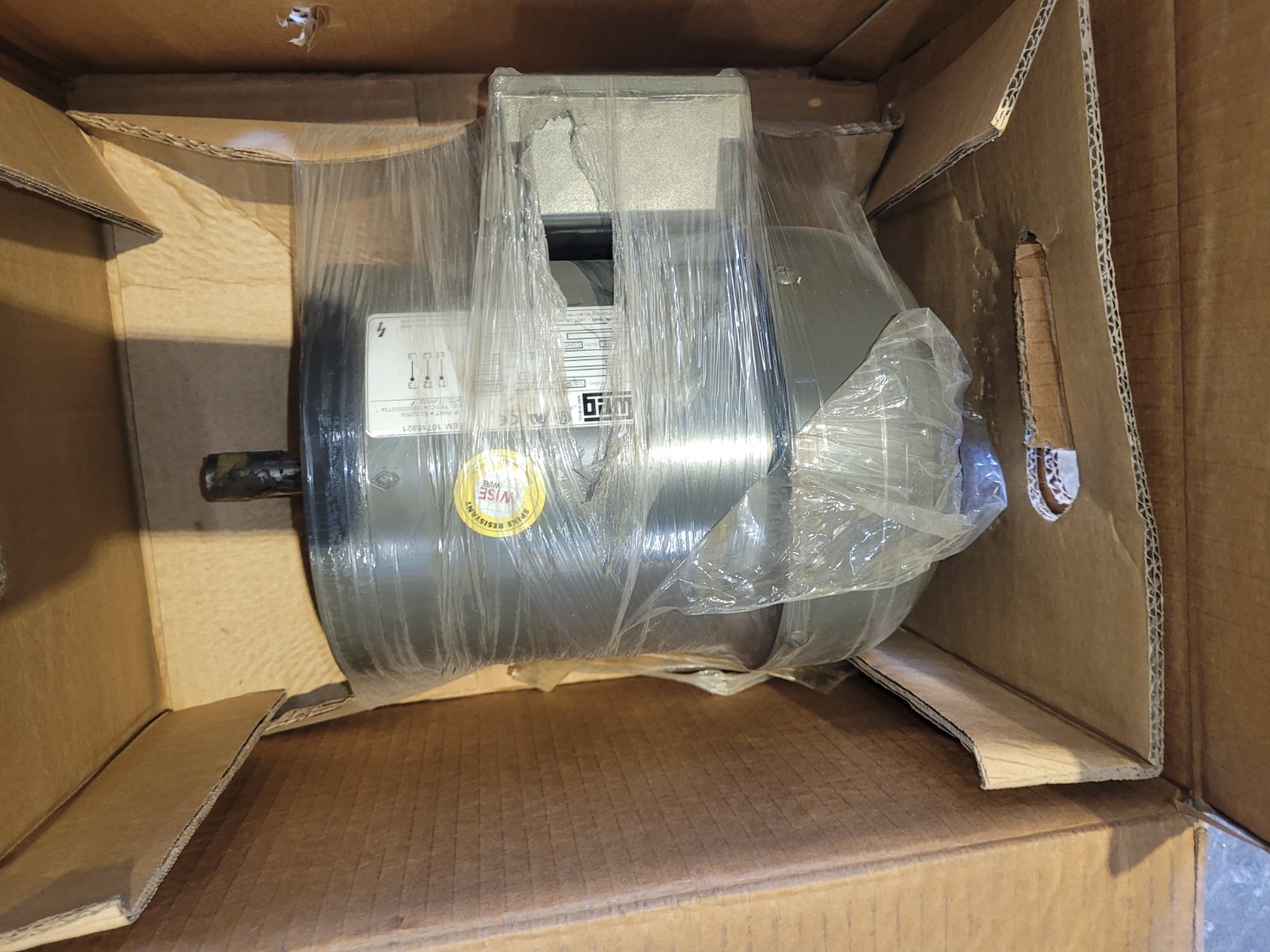 WEG Motor 10715921 1/2 HP04PB56C -575 V60Hz, Mounting B34R(D), 3 Phase