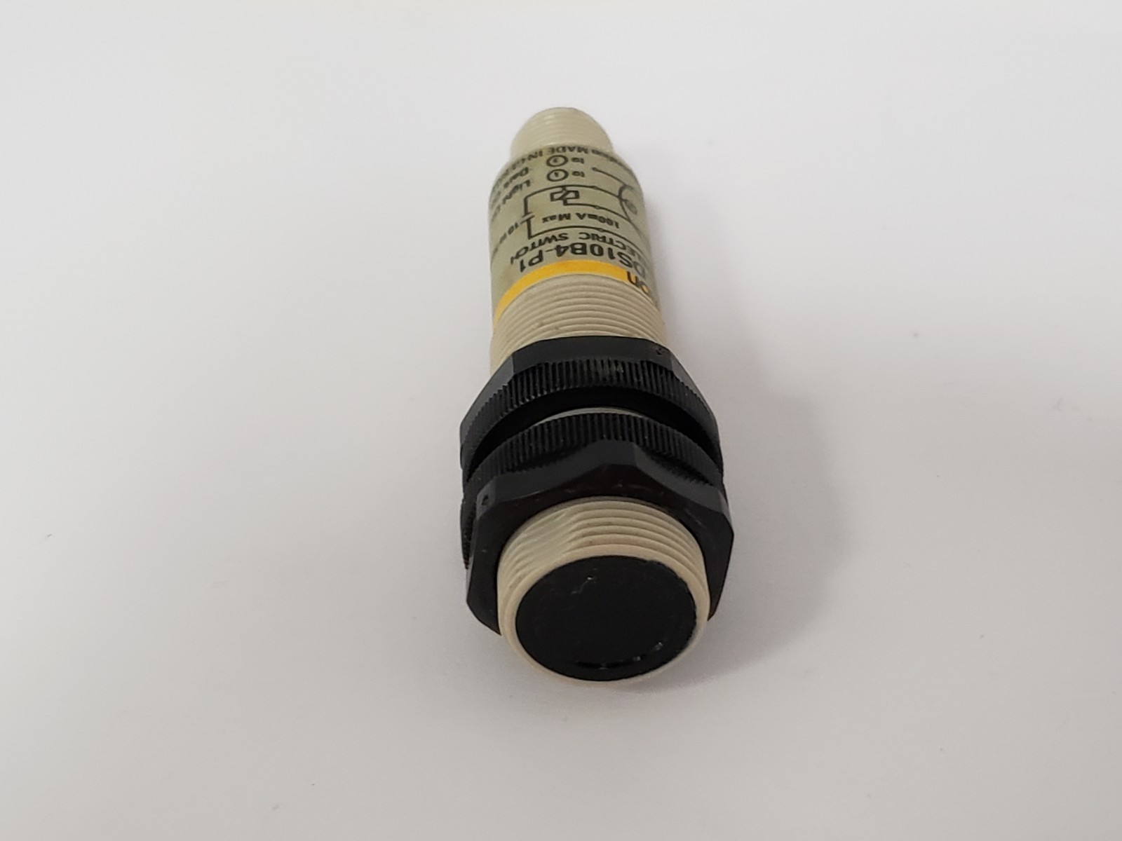 OMRON E3F2-DS10B4-P1 PHOTOELECTIC SENSOR PNP 10-30 VDC 4 PIN