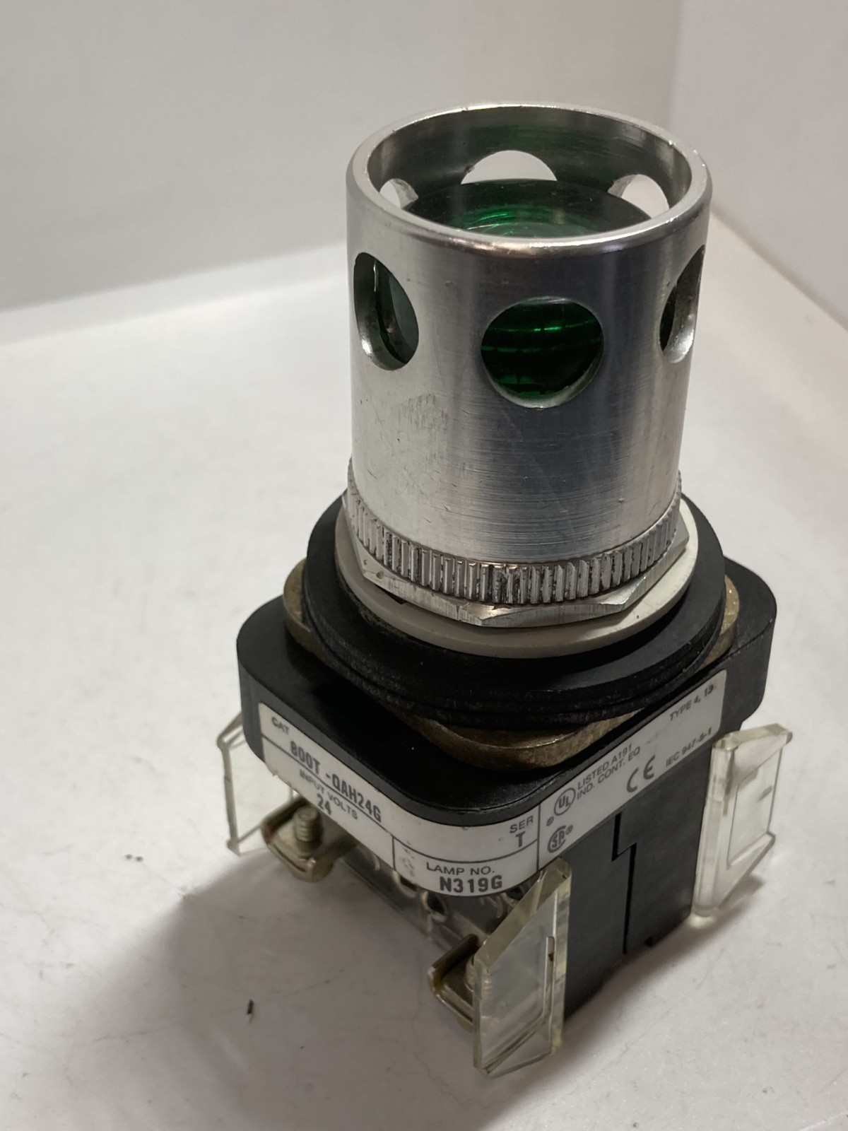ALLEN BRADLEY 800T-QAH24G PUSHBUTTON ILL GREEN LED 24V 1NO/1NC SERIES T