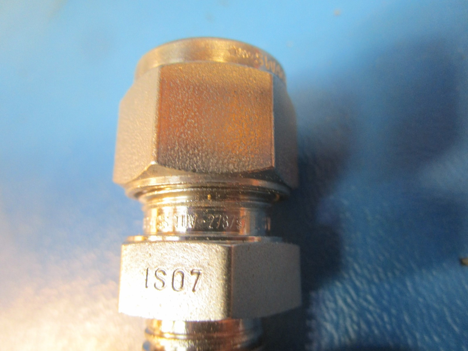 LOT OF 2 Parker 3-4 FBZ-SS, COMPRESSION TUBE CONNECTOR: 1/4″ THREAD, COMPRESSION