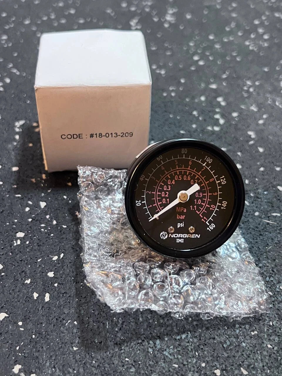 Norgren IMI 18-013-209 Pneumatic Pressure Gauge NIB 27 W/O BOX 3