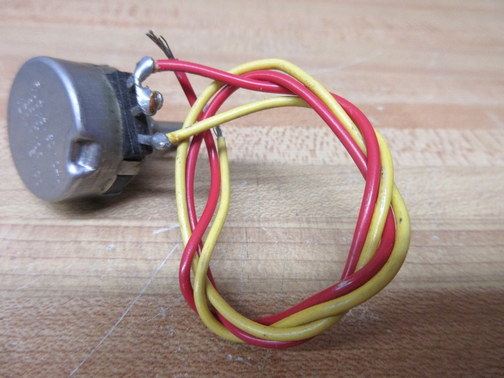 Clarostat RV4NAYSD104A Potentiometer 53CS-100 K-S W/ 2 Wire Leads