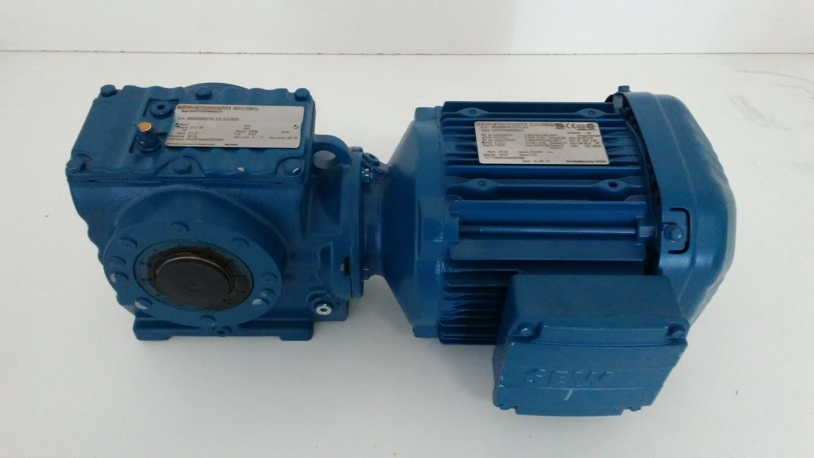 NEW UNUSED! SEW EURODRIVE 1.1/1.5HP GEAR MOTOR SA57DRE90M4/Z