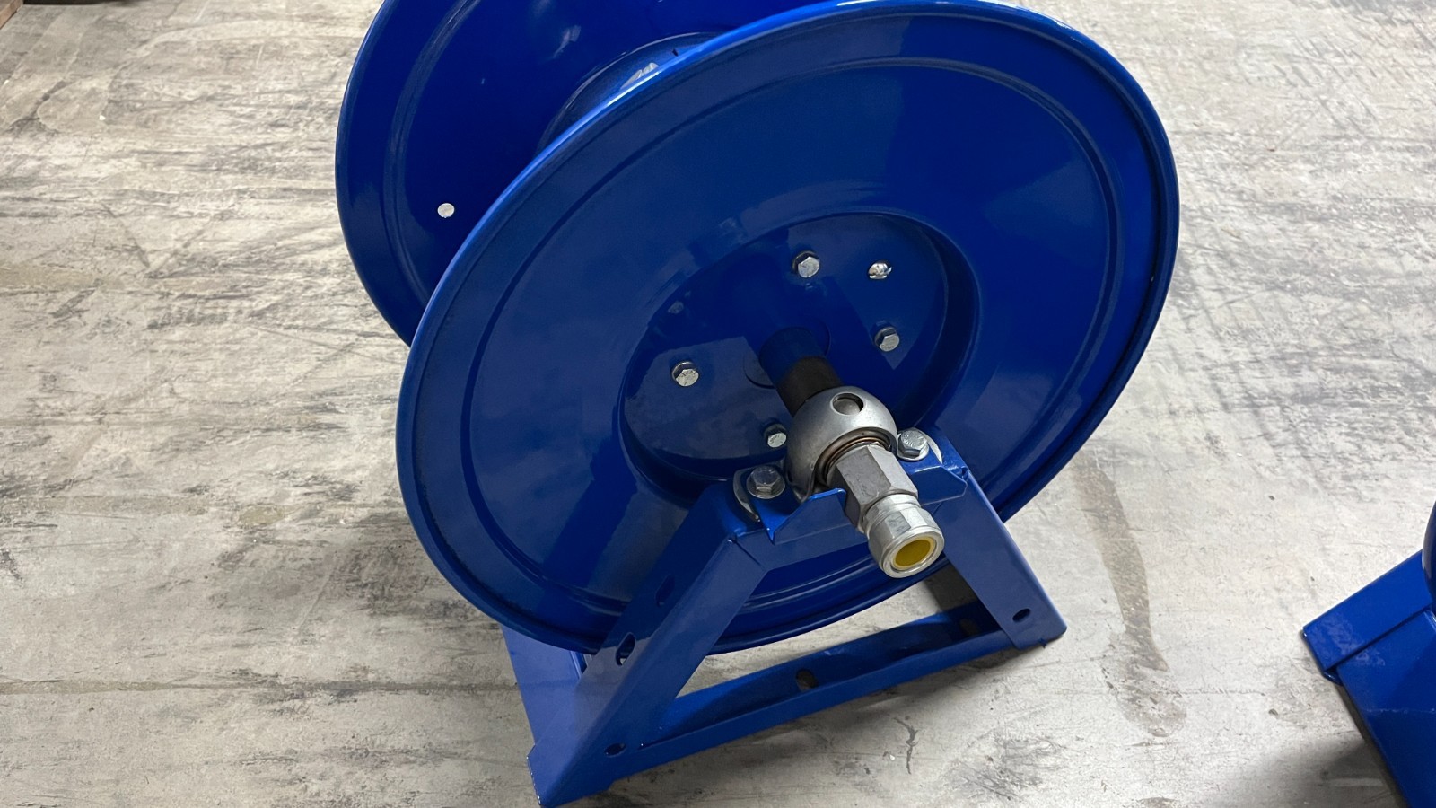 Coxreels 1125PCL-8M-C Hand Crank Hose Reel, 250 Feet Length, 600V, Blue – 11K513