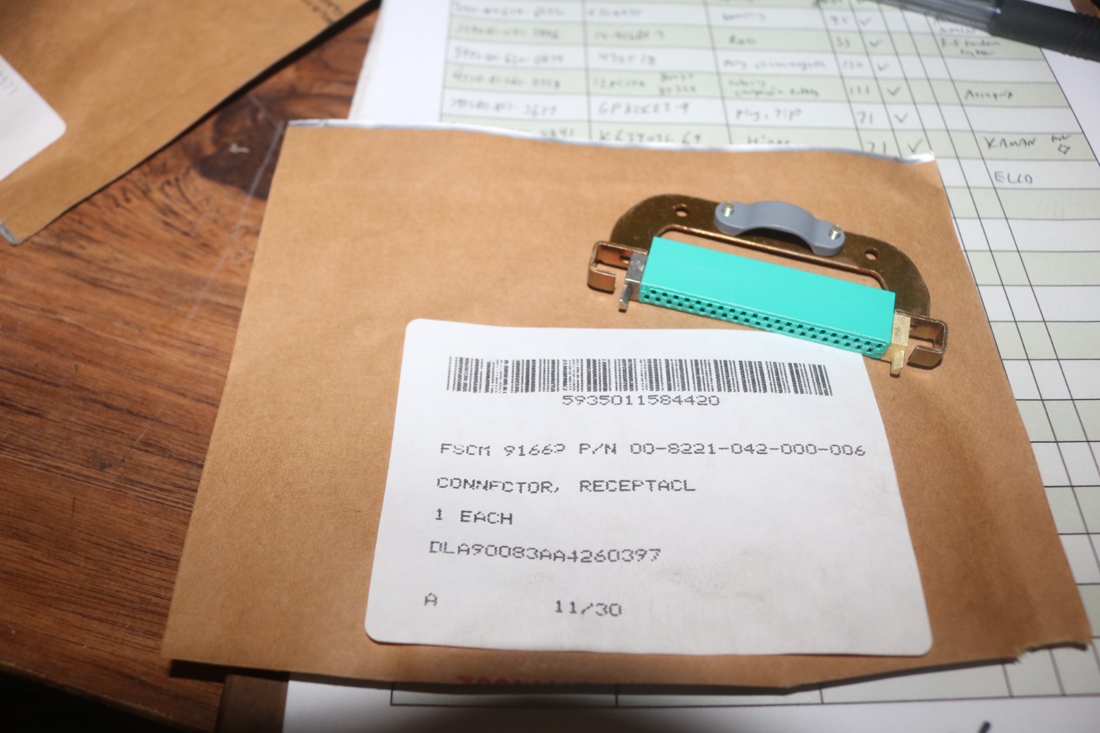NOS Elco Varicon electrical connector PN 00-8221-042-000-006 5935-01-158-4420