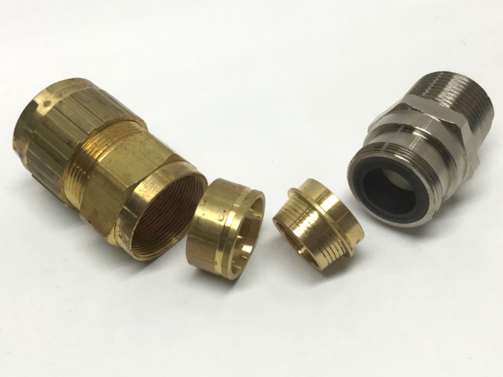 Hawke 153/RAC B Industrial Brass Cable Gland 1″ NPT Thread, 16.9-26mm
