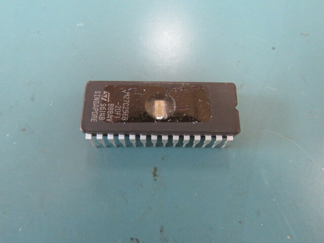 ST MICRO M27C256B-20F1 Qty of 5 per Lot EPROM, 32K x 8, 28 Pin, Ceramic, DIP; P