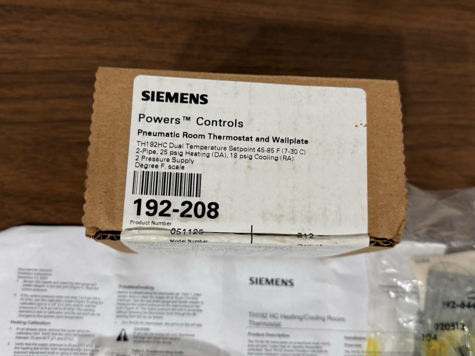 2X – Siemens 192-208 Pneumatic Thermostat, Dual Temperature, Heating And Cooling