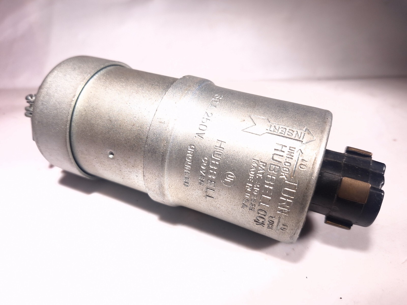 HUBBELL HUBBELLOCK WELDING PLUG GROUNDED 30A 250V VINTAGE