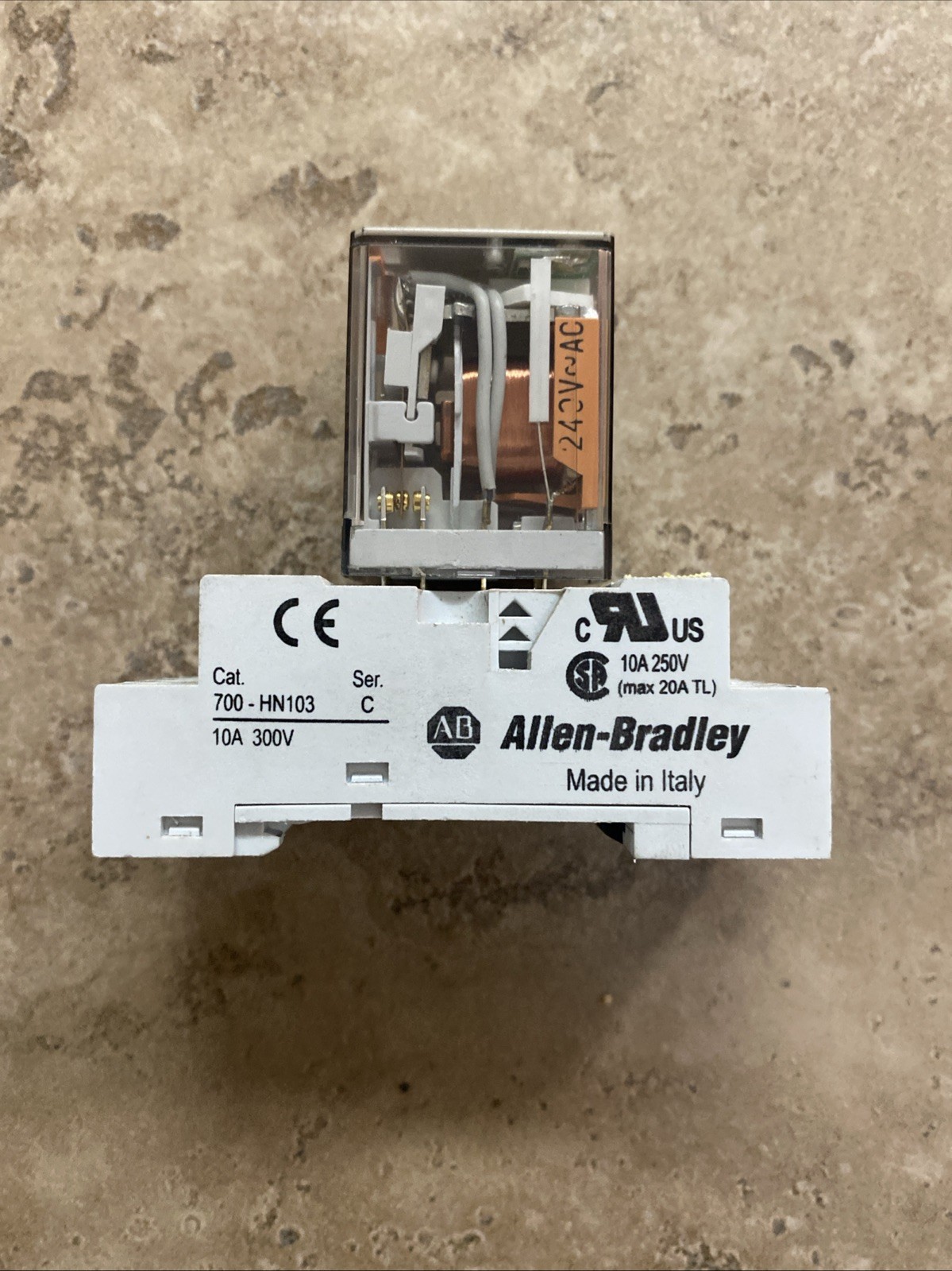 Allen-Bradley 700-HC14A2-3-4L With Base 700-HN103