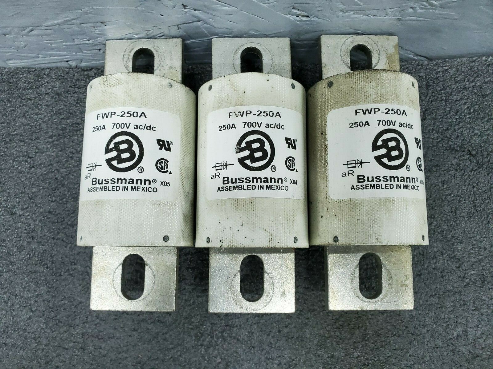Lot of 3 – USED BUSSMANN FWP-250A 700VAC/DC 250A