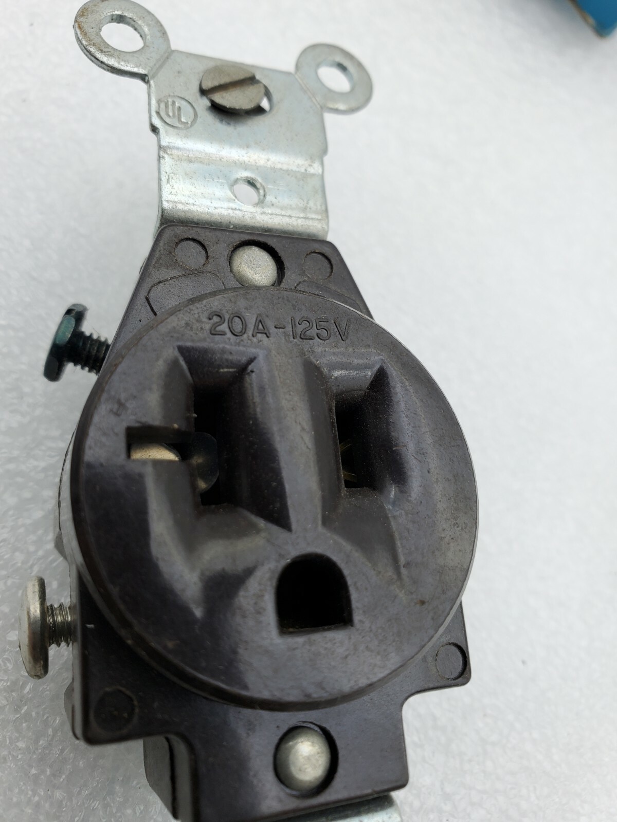 Leviton Brown Flush Receptacle 5801 20A 125V