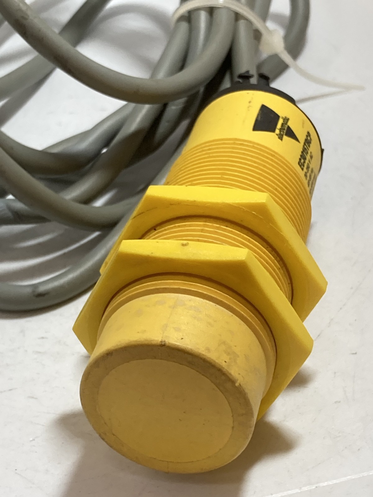 ELECTROMATIC EC3015TBCP PROXIMITY SENSOR 20-250VAC 45-65HZ 10-500MA