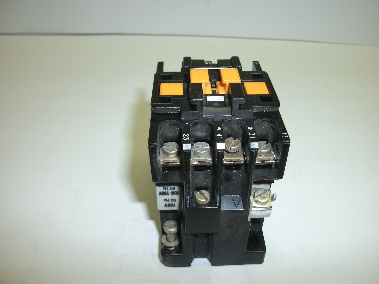 TELEMECANIQUE CA2-DN122 RELAY 100V 50 Hz 110-110V 60 Hz 4 POLE