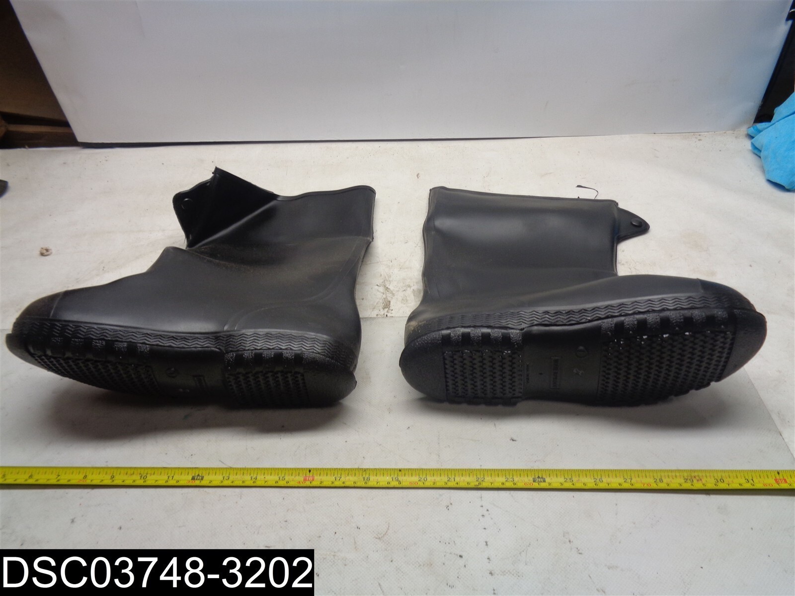 1 Pair 86030 Size Large ONGUARD 17″ Black Overshoes 4 Way Cleated Boots