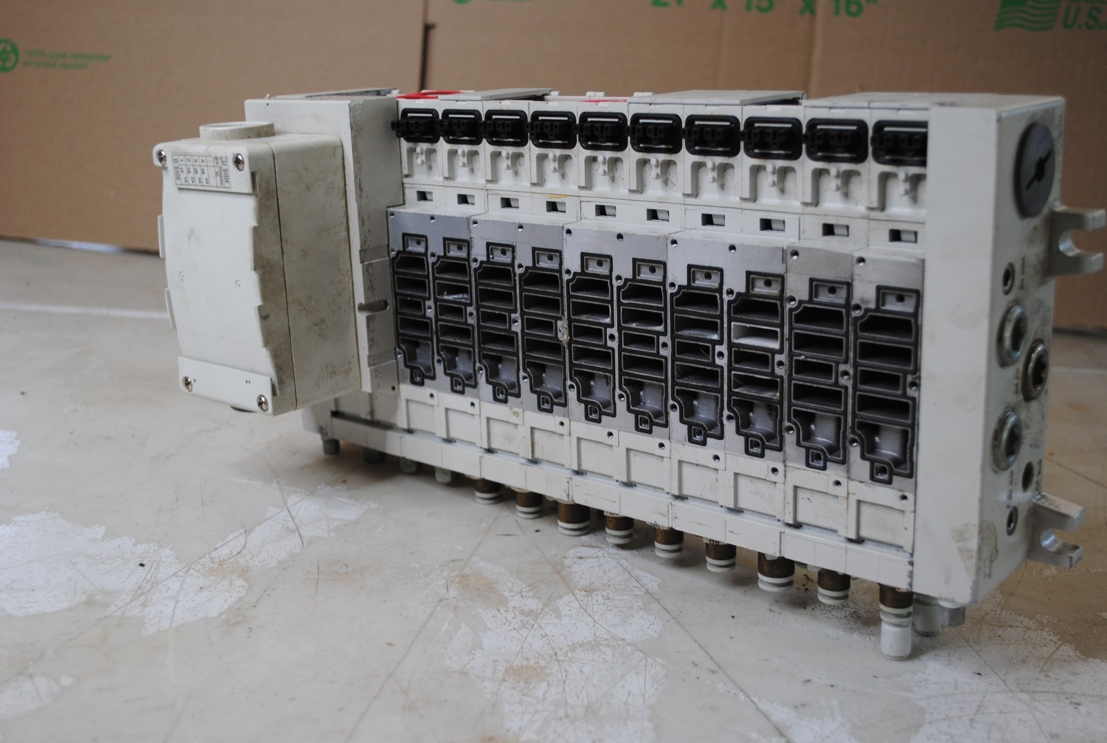 SMC Plug-In Manifold Used Working Condition Free Shipping