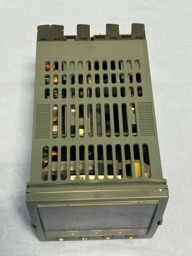 Invensys Schneider Electric Eurotherm 3504 Temperature Controller Part 4005892