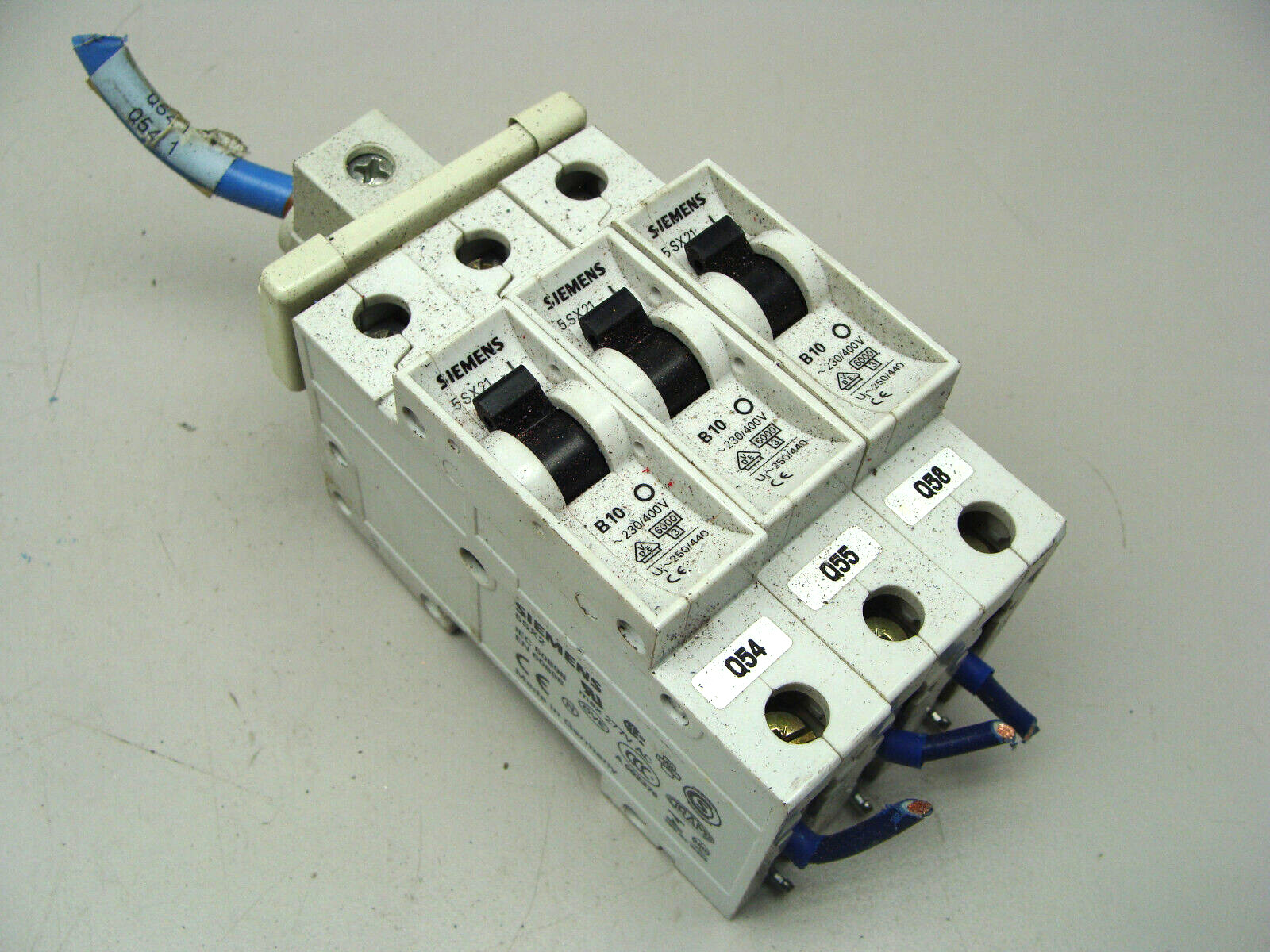 BANK OF 3 SIEMENS CIRCUIT BREAKERS 5SX21 B10 230/400V 10A