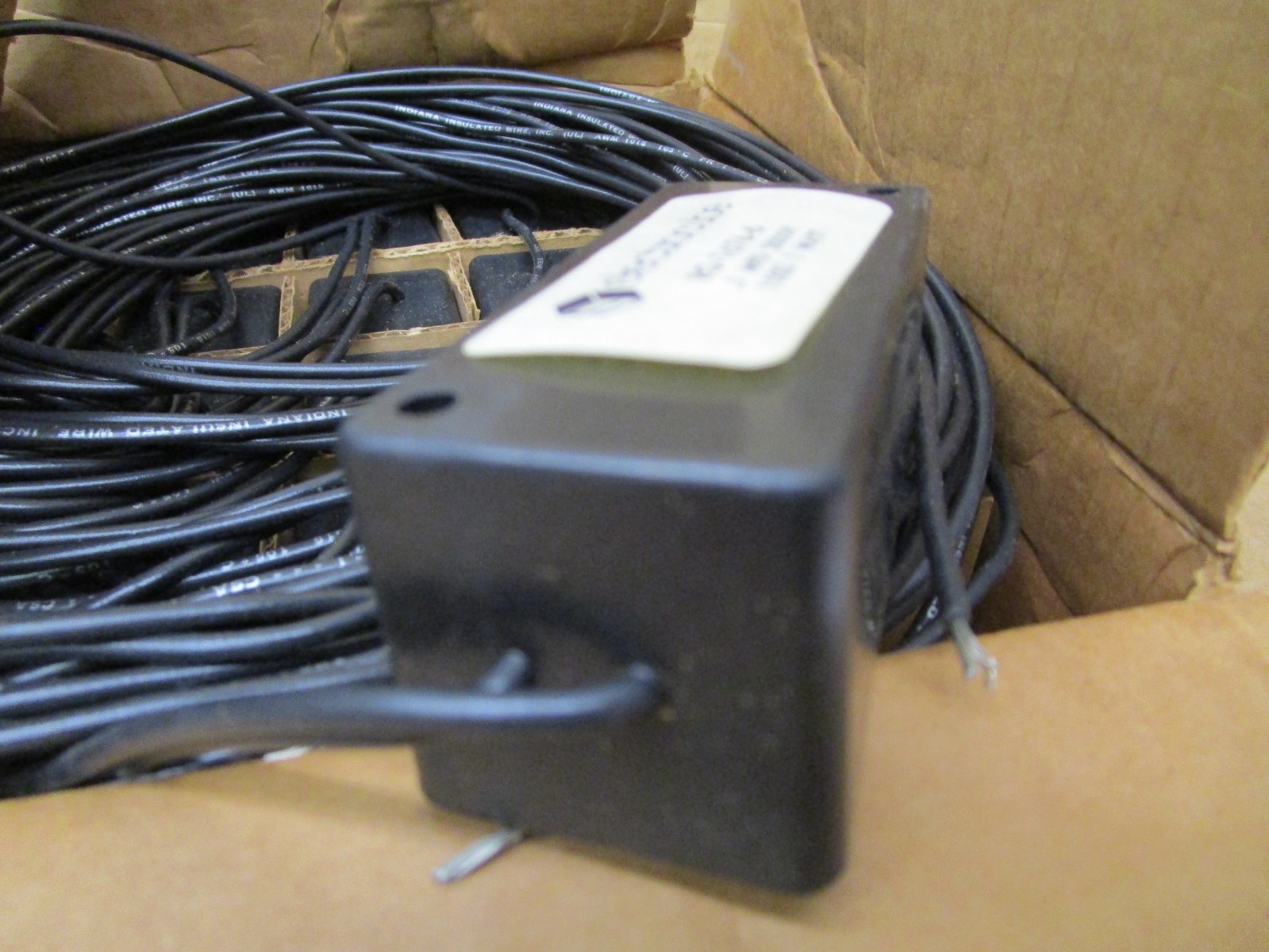 New Open Box of 25 Pieces Electrocube RG-1676-6 100Ohm 1W .1 MFG 2000V 51463LR