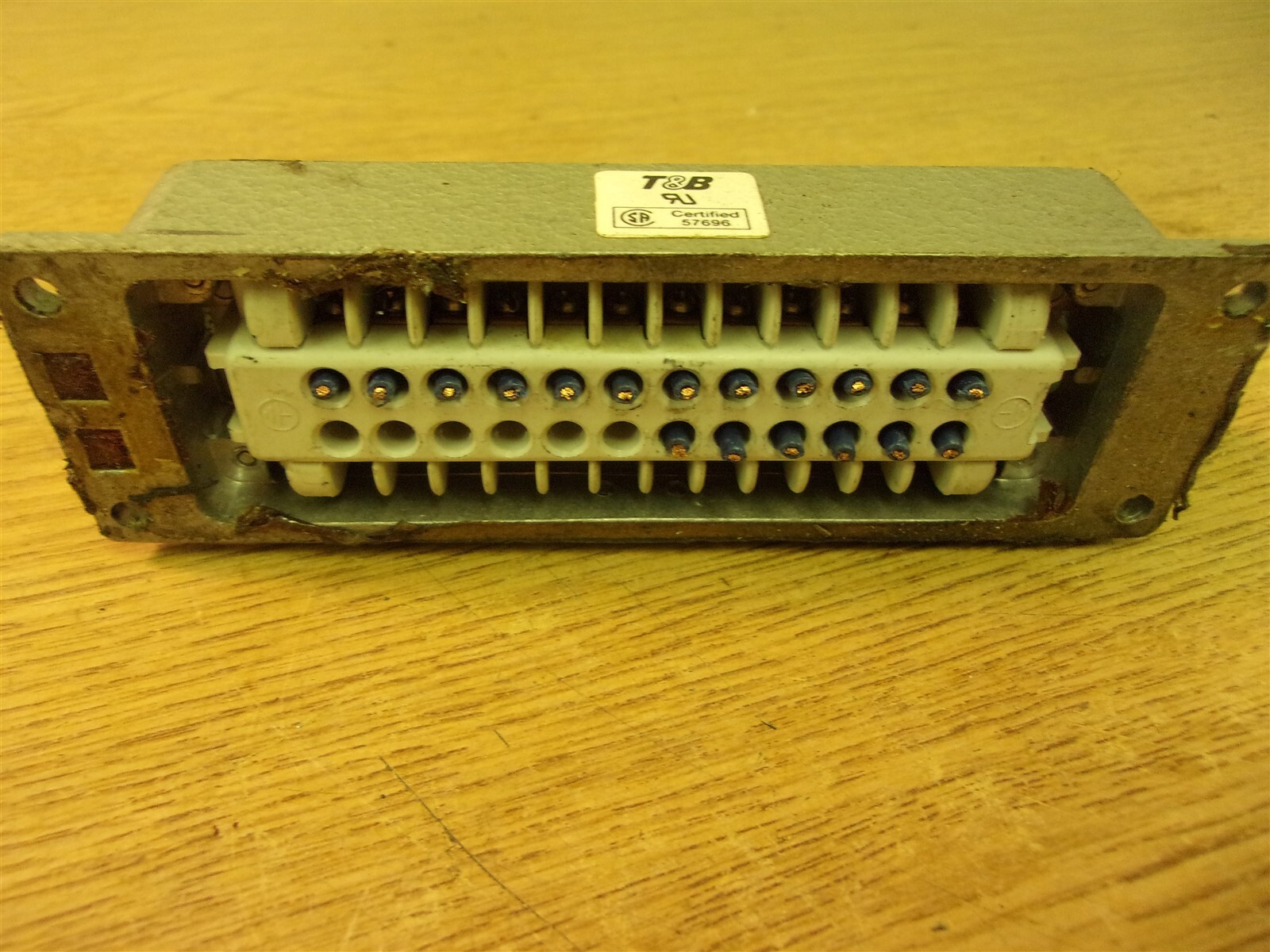 Thomas & Betts 57696 16A 380V 2×4.5″ 24 Pin No Top *FREE SHIPPING*