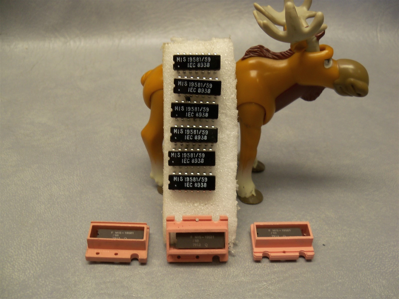 MIS19581-59 Integrated Circuit Case – Lot of 9